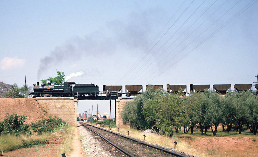 Cruce de un ascendente con el Central de Aragon, en Sagunto, 