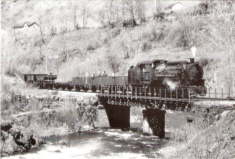 Locomotora Engert Cruzando el Sil, foto T. Leleu