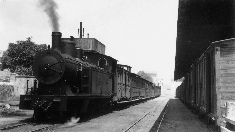 Linea de Son Bordils a La puebla, estacion de Sa Pobla, año 1953,