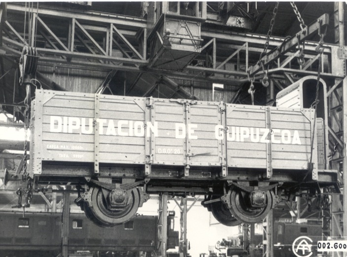 Foto de fábrica del vagón Triano de bordes medios, fondo: CAF de Beasain