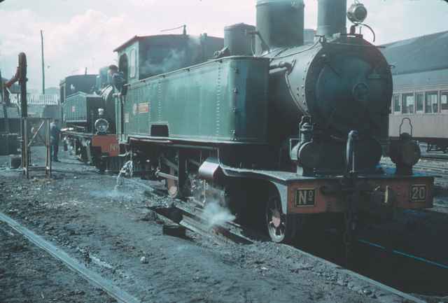 Económicos de Asturias- Locomotora nº 20 Krauss 130T- Estación de Oviedo, octubre de 1957 Foro Charles F. Firminger © 30937.co.uk