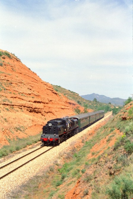 Locomotora Garrat, frente a un tren especial en Caudiel, Foto Xavier Jimenez