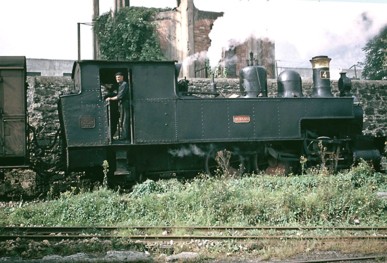 Locomotora nº 4 , maniobrando en las cercanis de la estacion de 