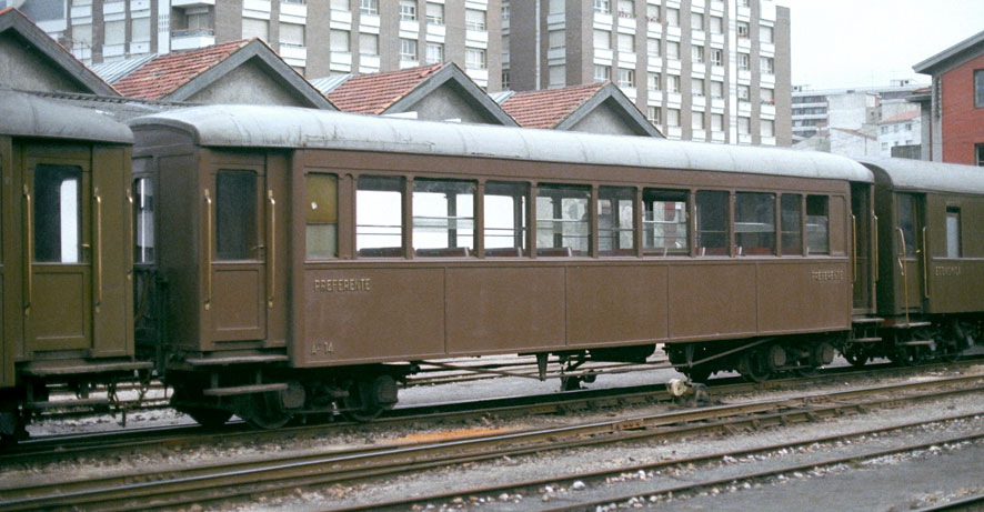 Ferrocarriles Económicos de Asturias - Coche Clase preferente A-14 Foto: Werner Hardmeier,Ruemlang,Suiza ©