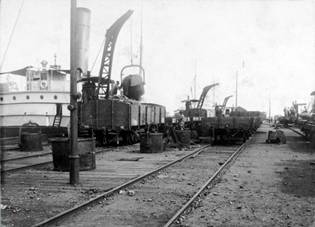 Puerto de Huelva, traccion de vagones en el Muelle Norte