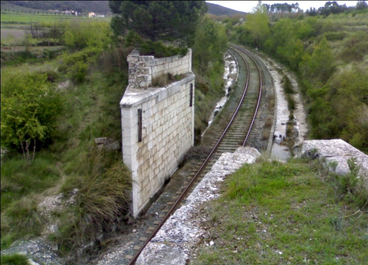 Mismo estribo que el puente anterior tomado desde el apeo