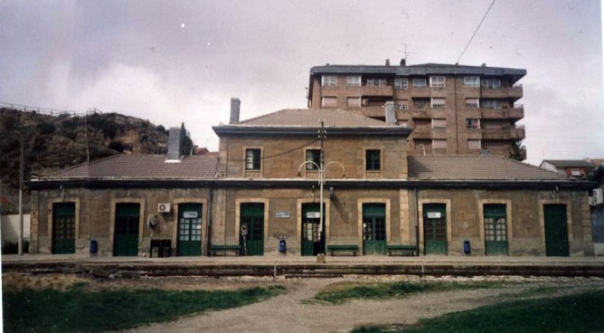 Estacion de Ayerbe, foto Juan Manero