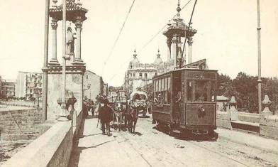 Tranvia de Valencia, en el puente del Mar, postal comercial