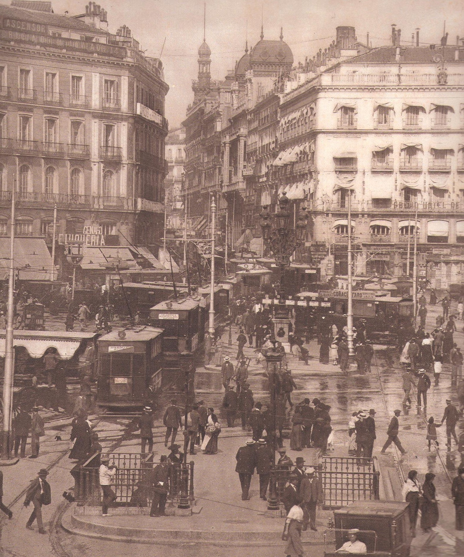 Panoramica de la Puerta del Sol, foto: La Esfera, año 1916