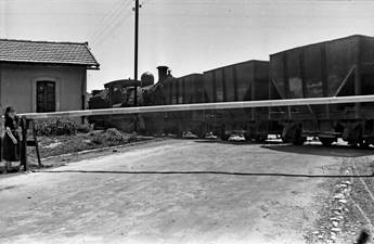 Paso a nivel de Jerica, año 1951, foto : Nicolás Sánchez