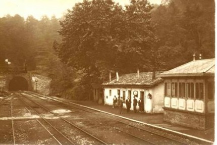 Estacion de Cegama, postal comercial, fondo: Muguel Diago Arcusa