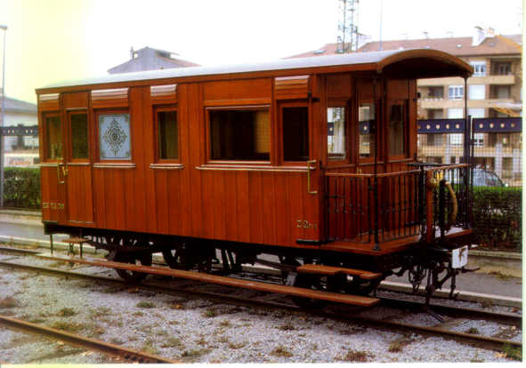 coche restaurado , situado en el Museo Vasco del Ferrocarril